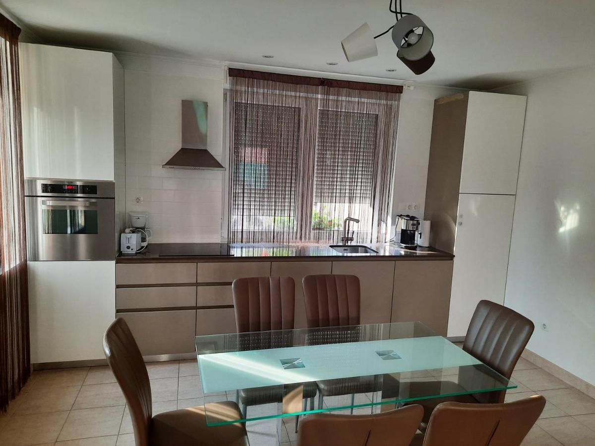 Balatinus Apartmanhaz Siófok Buitenkant foto