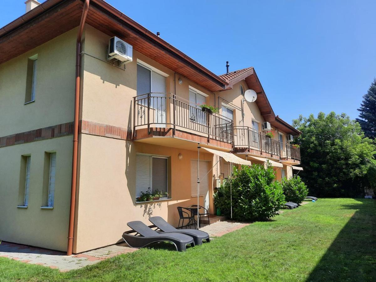 Balatinus Apartmanhaz Siófok Buitenkant foto