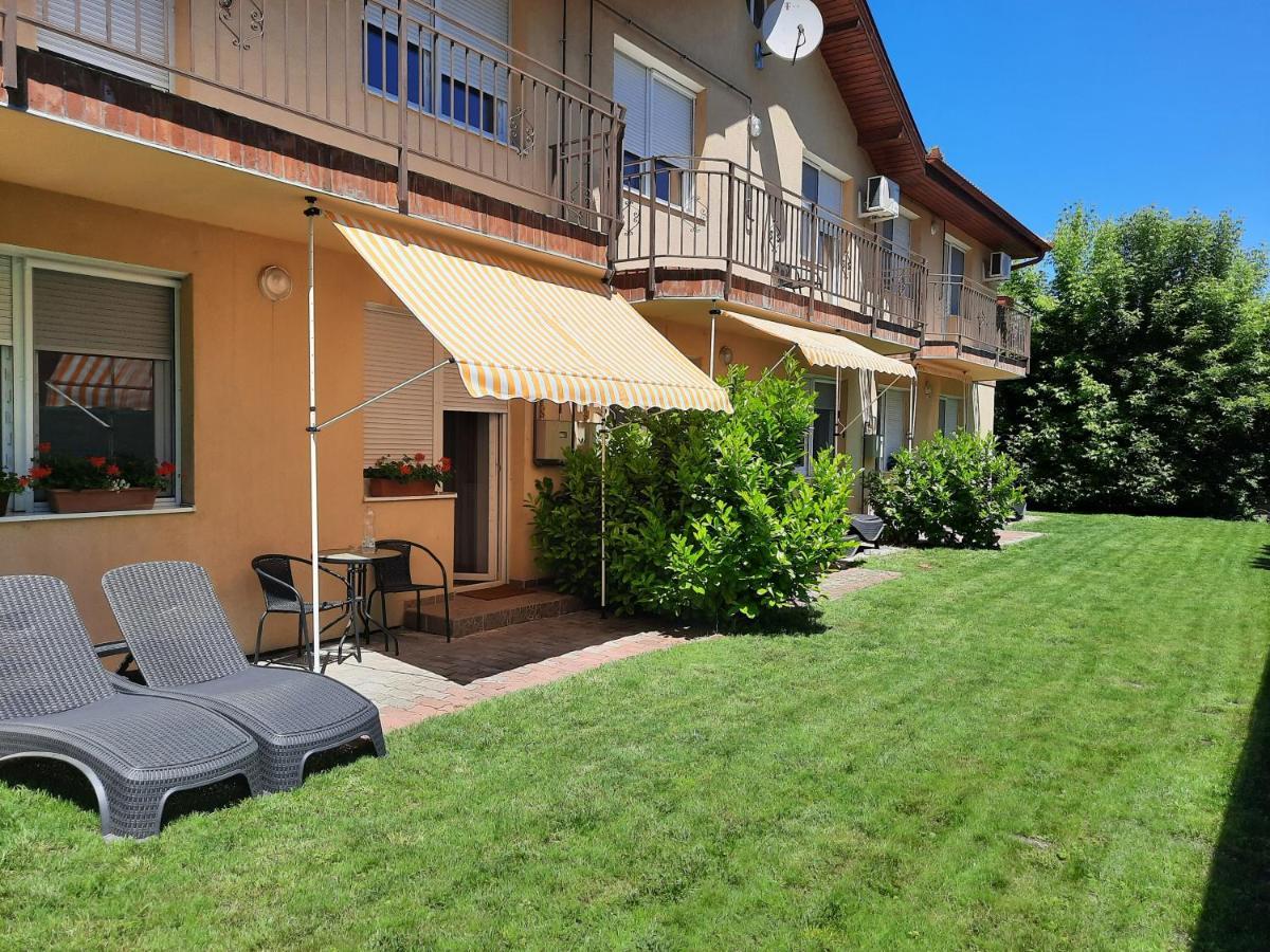 Balatinus Apartmanhaz Siófok Buitenkant foto