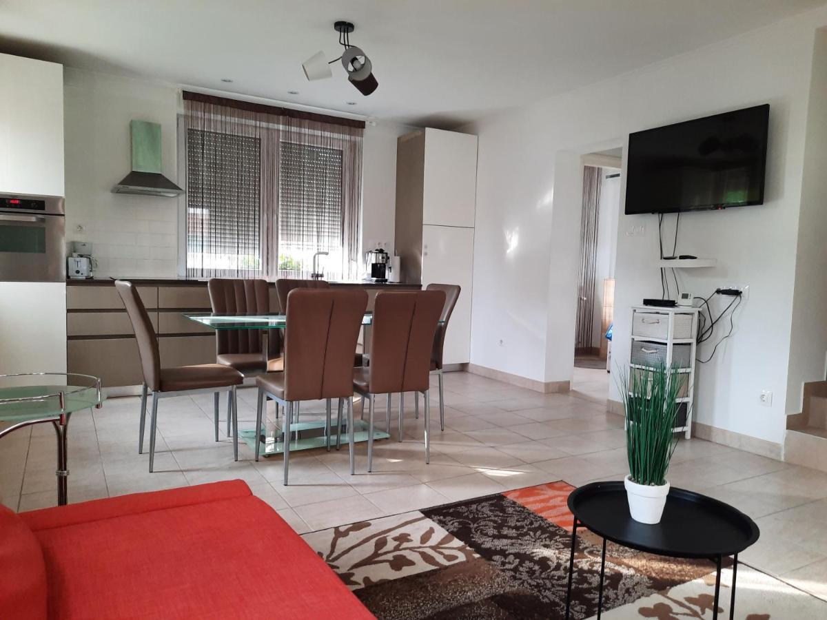 Balatinus Apartmanhaz Siófok Buitenkant foto