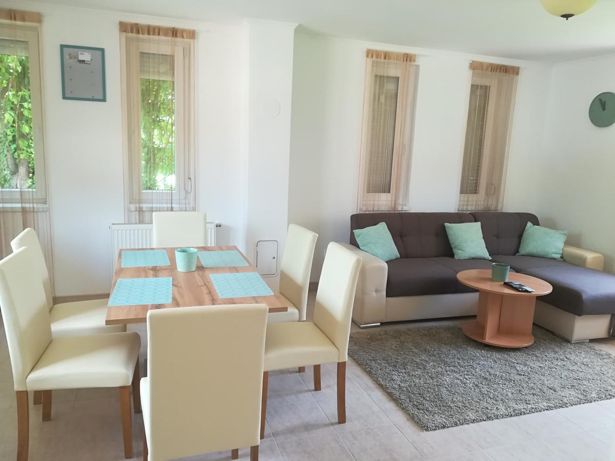 Balatinus Apartmanhaz Siófok Buitenkant foto